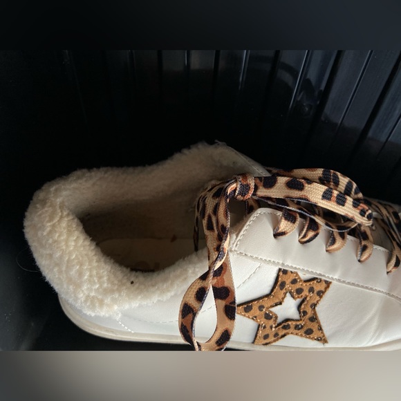 Fluffy star white sneakers - Picture 2 of 2